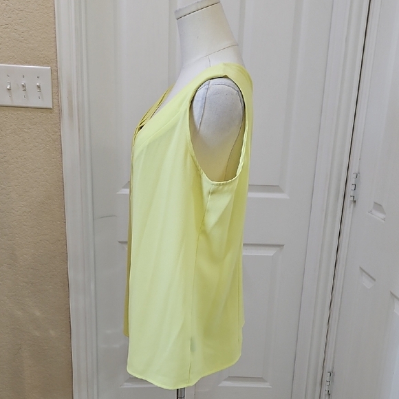 Worthington V Neck Neon Yellow Green Sleeveless Blouse Size Large - Picture 3 of 6
